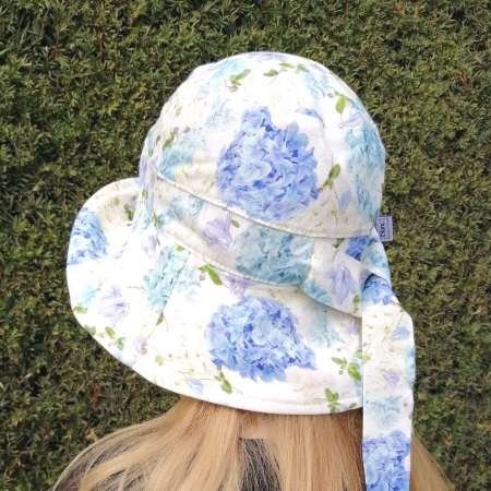 kapelusz bambusowy, na lato, wzór blue blossom
