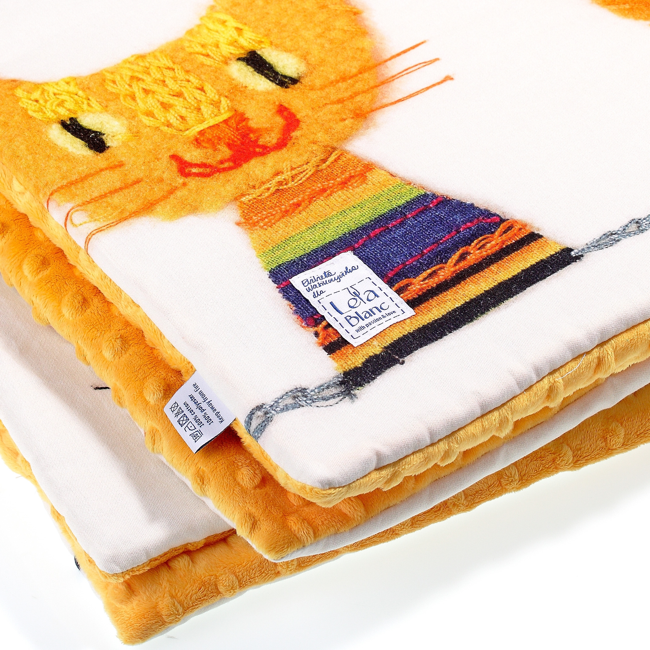 kocyk i poduszka do przedszkola we wzorze w koty z velvetem mango, Lela Blanc